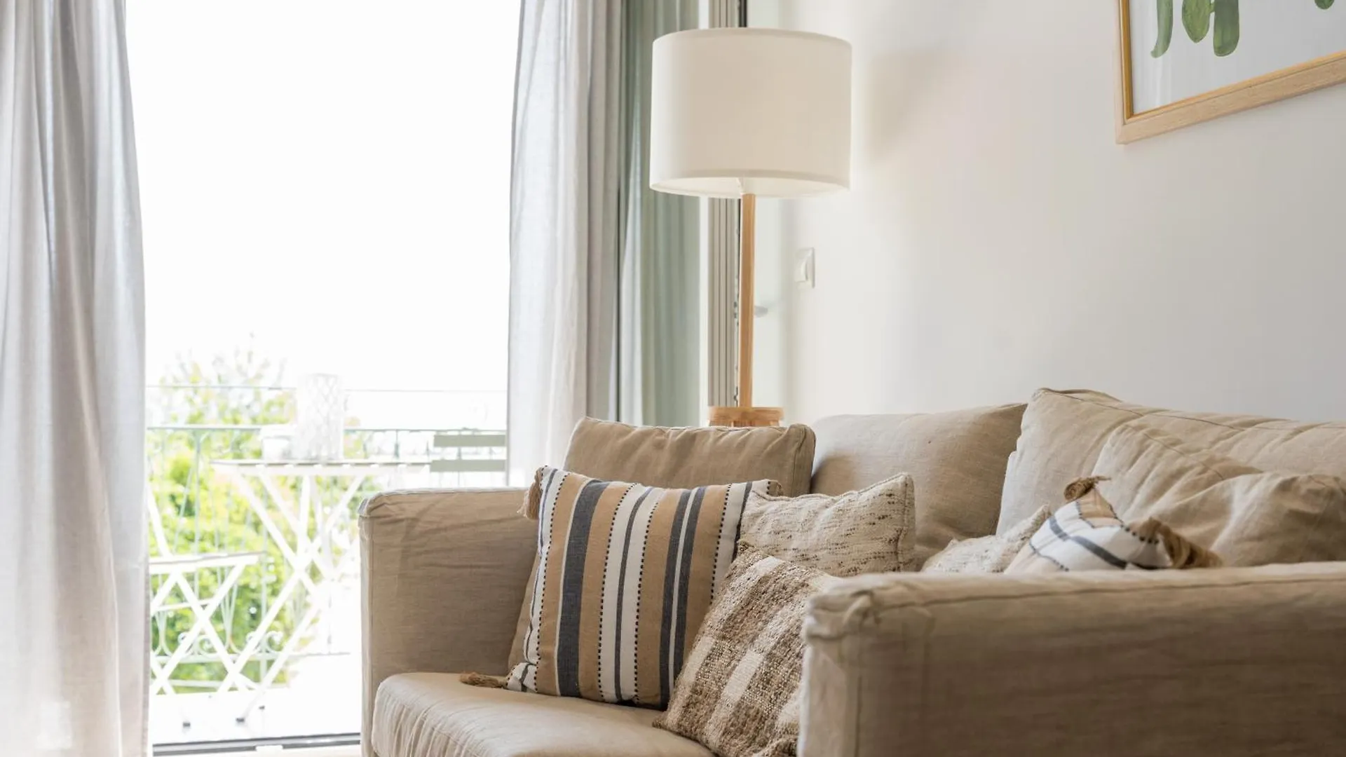 Platon Central Apartment 릭수리