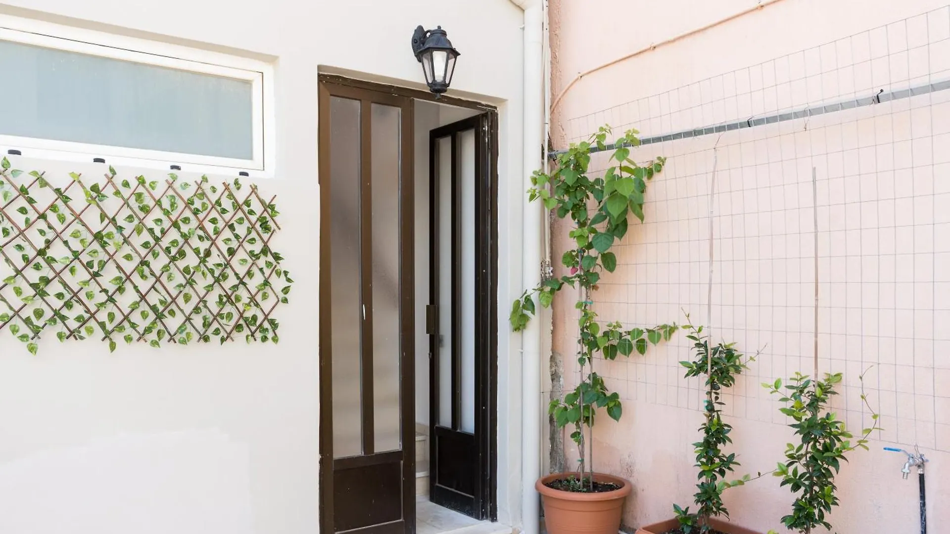 Platon Central Apartment 릭수리
